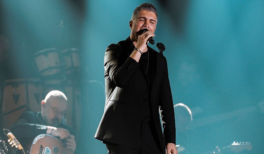 Özcan Deniz Les Ambassadeurs’te Gönülleri Fethetti