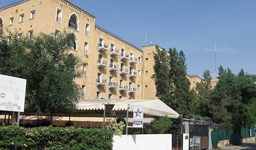 Kıbrıslı Türk ve Rum siyasi partiler, İngiliz üsleri ve güvenlik konularını görüştü