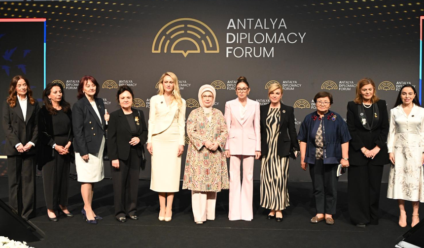 Zerrin Üstel, “Filistin İçin Tek Yürek” oturumuna katıldı