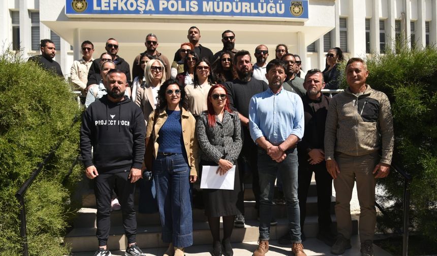 KTOEÖS Lefkoşa Polis Müdürlüğü önünde basın açıklaması yaptı