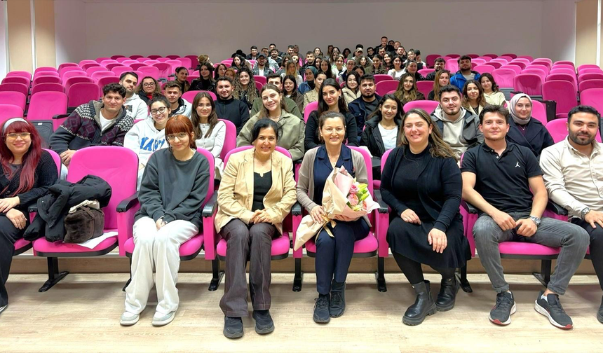 DAÜ’de hemşirelik öğrencilerine kariyer ve iş görüşmesi söyleşisi