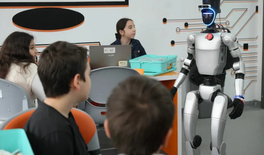 Türkiye'nin nüfusa kaydedilen ilk robotu işe başladı