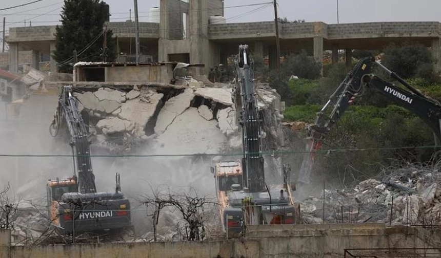 İsrail ordusu Batı Şeria’da Filistinlilere saldırdı