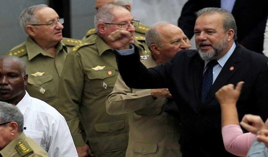 Küba Devlet Başkanı, Washington'dan gelen baskıya rağmen istifa etmeyeceğini vurguladı