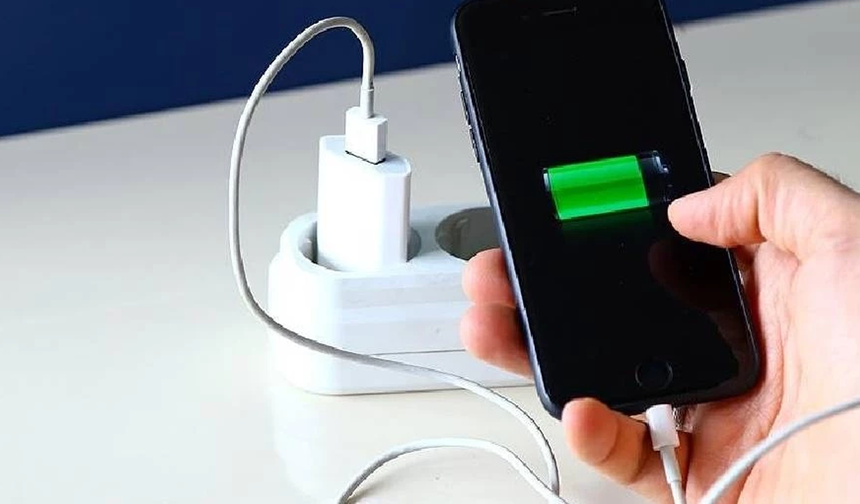 AB, 2027'de akıllı telefonlarda batarya değişimini kullanıcıya bırakıyor