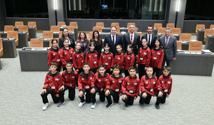 Öztürkler, TRT 23 Nisan Çocuk Şenliği’nde KKTC’yi temsil edecek Alayköy İlkokulu halk dansları ekibini kabul etti