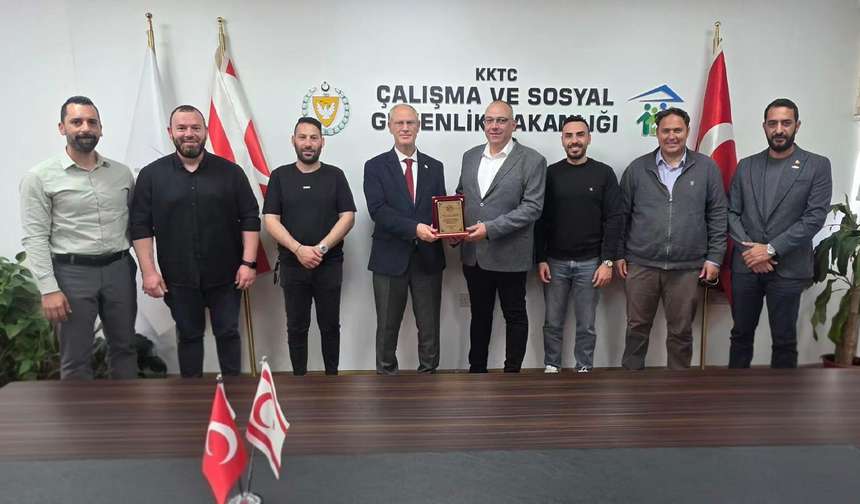 Bakan Hasipoğlu  Elektrik Müteahhitleri Birliği Yetkilileri ile bir araya geldi