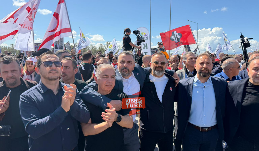 Sendikalar Meclis önünde toplandı: yoğun kalabalık dikkat çekti