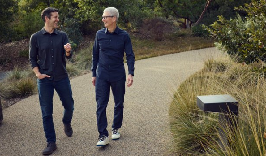 Apple'ın CEO'su Tim Cook görevden ayrılacak