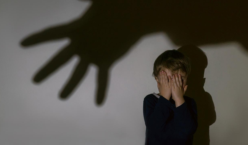 Fransa’da vahşet: Küçük çocuk 2 yıl minibüste tutuldu