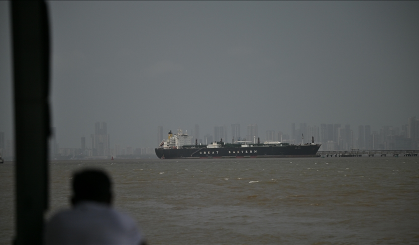 ABD, Hürmüz Boğazı'nda İran bağlantılı gemilere abluka başlatıyor