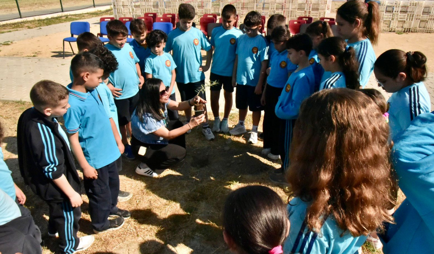 AB Bilgi Merkezi Lefkoşa’da fidan dikim etkinliği düzenledi