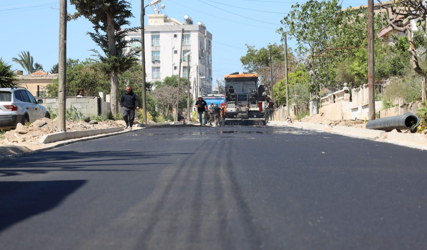İskele Belediyesi yol bakım ve asfalt çalışmalarını sürdürüyor