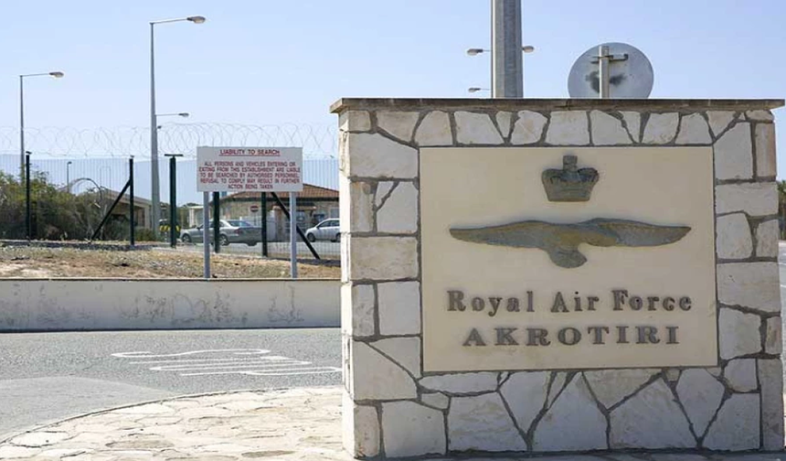 Birleşik Krallık Savunma Bakanlığı Müsteşarı: Kıbrıs'taki üslerin statüsü müzakere konusu değildir