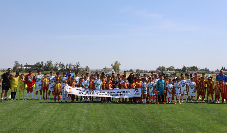 Genç Yeteneklerden Annelerine Anlamlı Mesaj: Vadili, Düzova Deplasmanında Yüzleri Güldü!