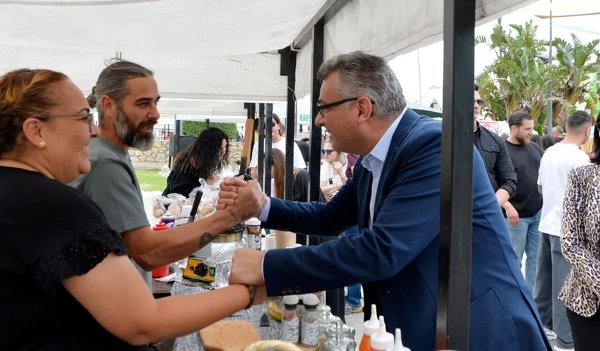 Cumhurbaşkanı Tufan Erhürman, Karşıyaka Taş Armudu Festivali’ne katıldı