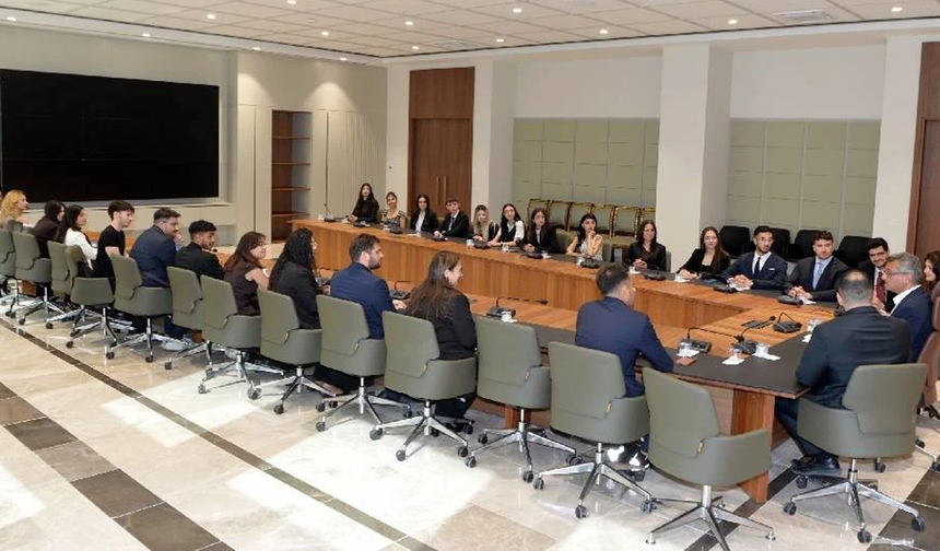 Cumhurbaşkanı Tufan Erhürman, Söz Gençte Organizasyon Komitesi heyetiyle görüştü