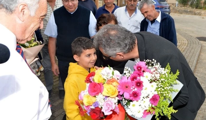 Erhürman, Karpaşa Köyü’nde Maronitlerle bir araya geldi: Misafirperverlikleri için yürekten teşekkür ederim