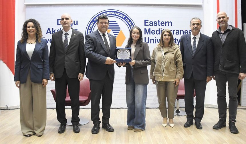 DÜNYACA ÜNLÜ GAZETECİ VE DAÜ MEZUNU PLESTIA ALAQAD, DAÜ’LÜ ÖĞRENCİLERLE BULUŞTU