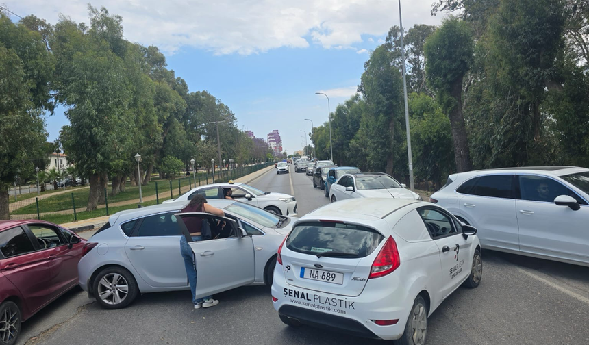 Küçük Kazalar Trafiği Felç Ediyor: Yeni Düzenleme Şart!