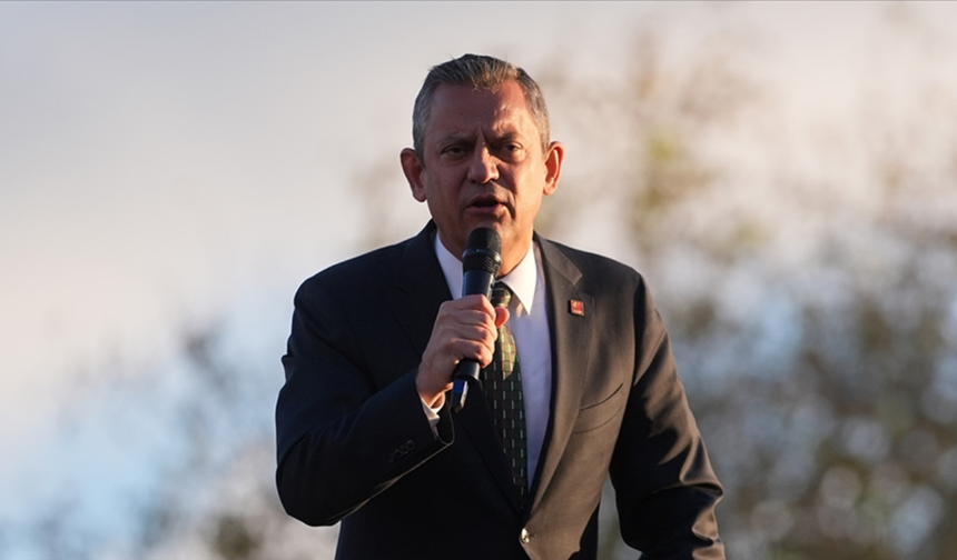 Özgür Özel CHP Genel Merkezi’nden ayrıldı, Meclise yürüyor