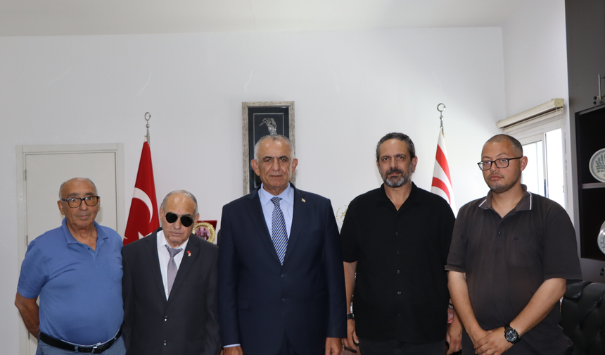 Çavuşoğlu, Engelliler Federasyonu ile görüştü