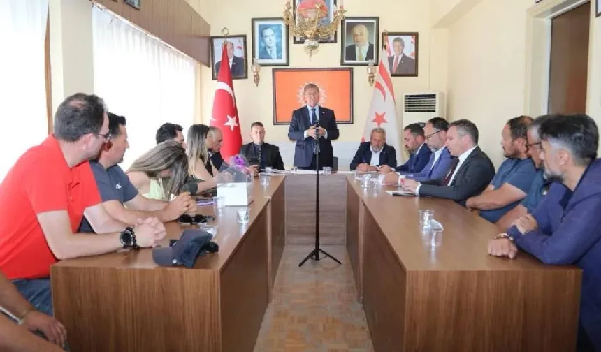 Ünal Üstel, İskele Esnaf ve Zanaatkarlar Birliği'yle bir araya geldi: Üreten kesimleri desteklemeye devam edeceğiz