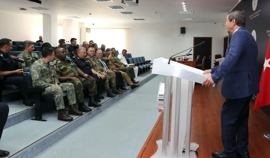 Ertuğruloğlu, ülkede bulunan 8 ülkeden askeri ataşeleri kabul etti: Kıbrıs konusu aktarıldı