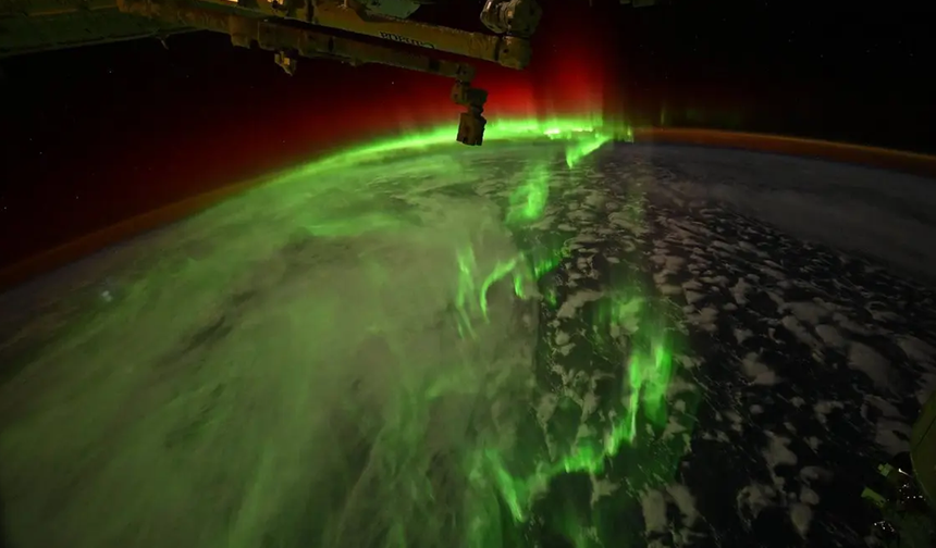 NASA astronotunun kadrajından kutup ışıkları
