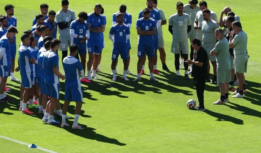 İran Milli Futbol Takımı ABD'de protestolarla karşılandı