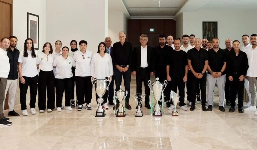 Cumhurbaşkanı Erhürman, çifte şampiyonluk yaşayan Gençlik Gücü’nü kabul etti
