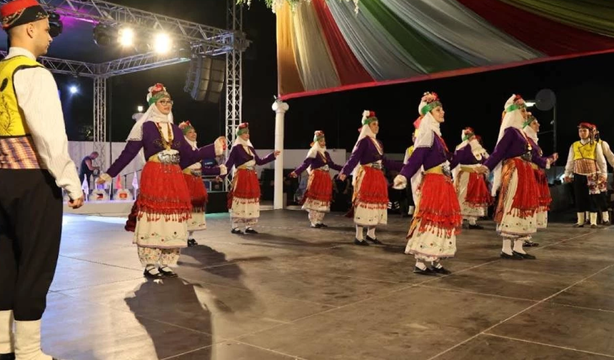 İskele Belediyesi Uluslararası Halk Dansları Festivali'de tanıtım gösterileri sunuldu
