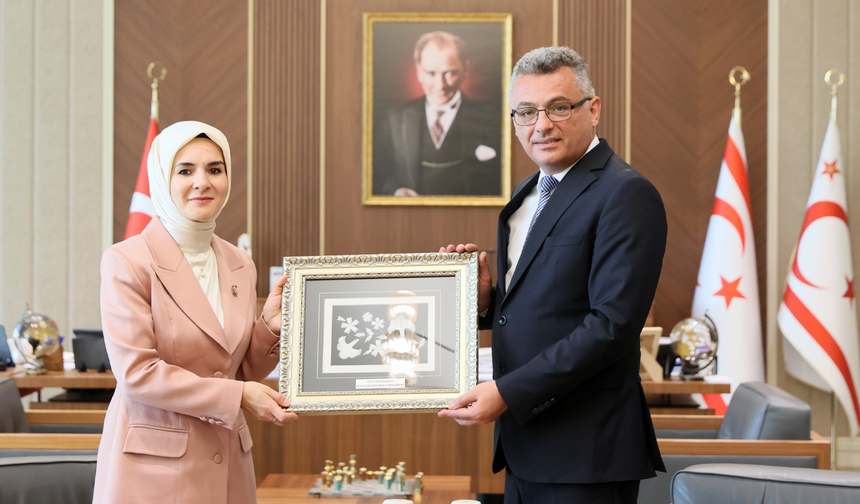 Cumhurbaşkanı Erhürman Türkiye Aile ve Sosyal Hizmetler Bakanı Göktaş’ı kabul etti