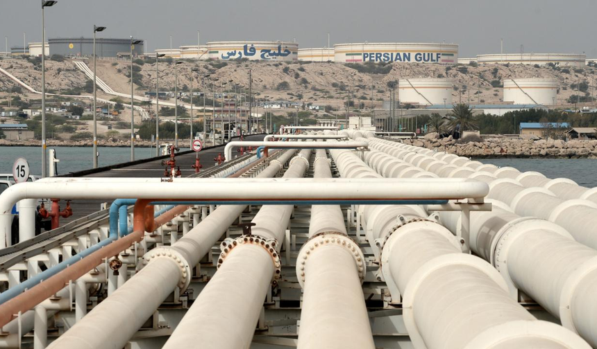 İran: Hark Adası savaş boyunca 548 kez saldırıya uğradı