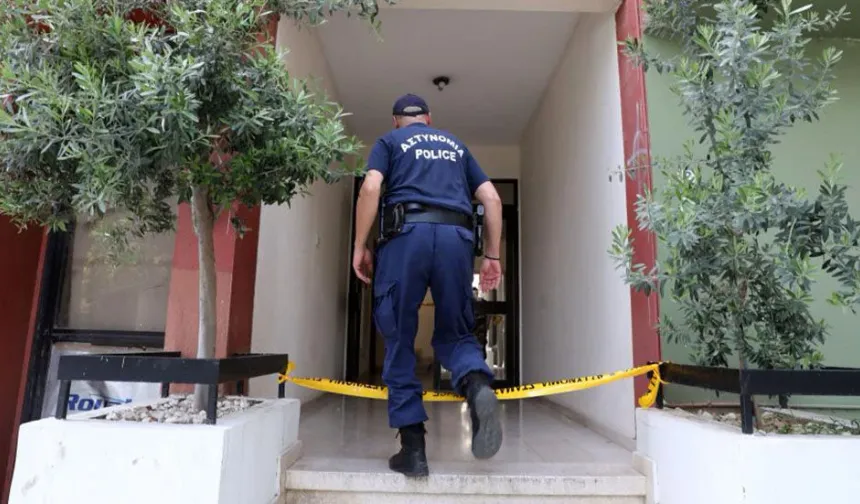 Güney Kıbrıs'ta iki cankurtaran kulübesinin önünde boğuldu