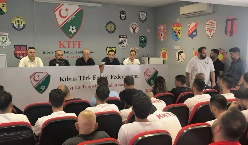 CONIFA Avrupa şampiyonu Milli Takım kupayı Futbol Federasyonu'na teslim etti
