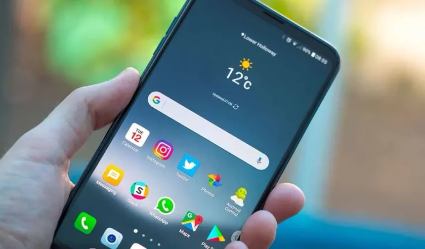 Fransa liselerde cep telefonlarını yasaklamaya hazırlanıyor