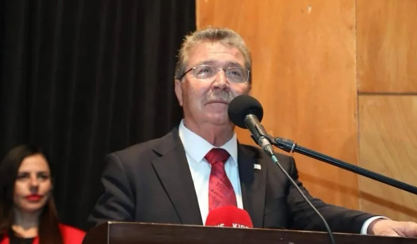 Ünal Üstel: Ercan, Kuzey Kıbrıs'ın uluslararası havalimanıdır