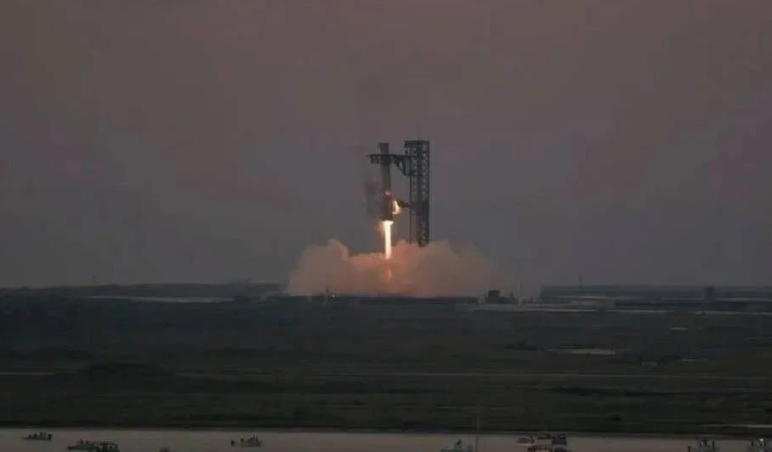 SpaceX, Starship roketiyle 20 uydu fırlattı