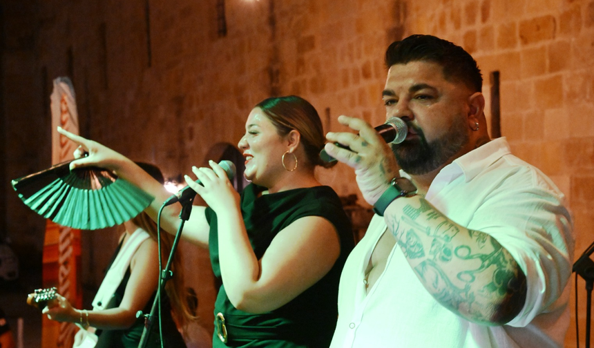 LTB Akustik Sahne'de dün akşam Aysu Mişon ve Eril Cambaz vardı