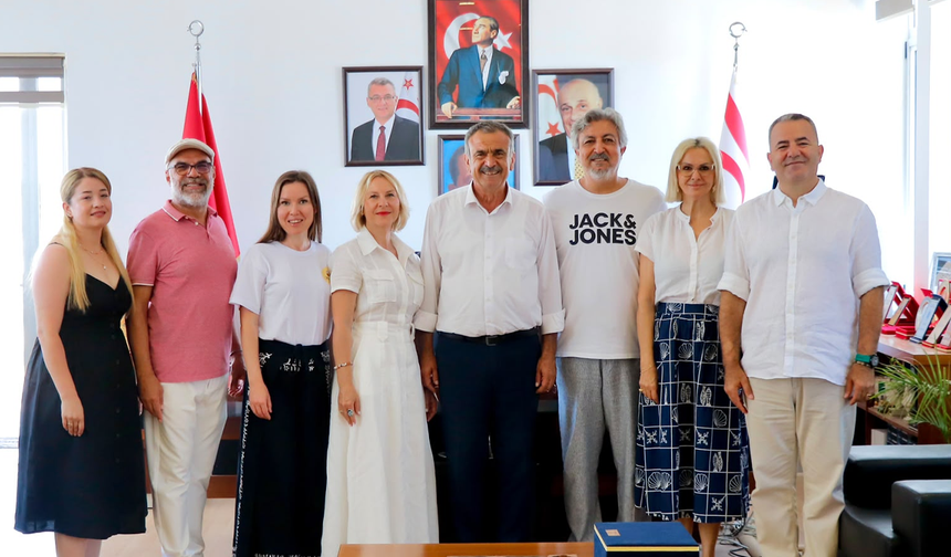 Koro şefleri Uluçay’ı ziyaret etti