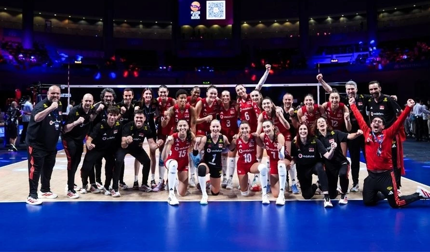 Türkiye A Milli Kadın Voleybol Takımı finalde: Çin'i set vermeden geçti