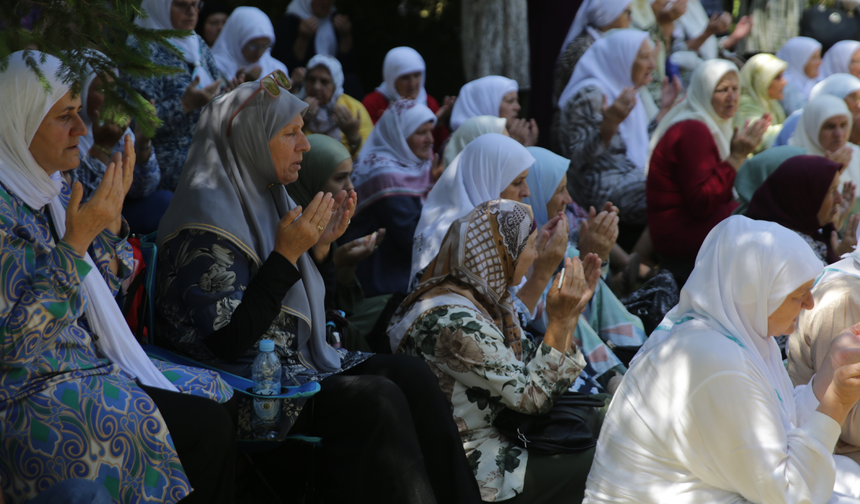 Bosna Hersek'teki savaşta kurşuna dizilen 6 Srebrenitsalı genç, ölümlerinin 31'inci yılında anıldı