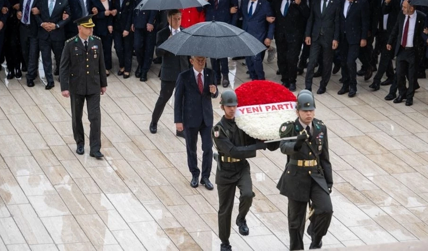 Özgür Özel ve Yeni Parti kurucuları Anıtkabir'i ziyaret etti