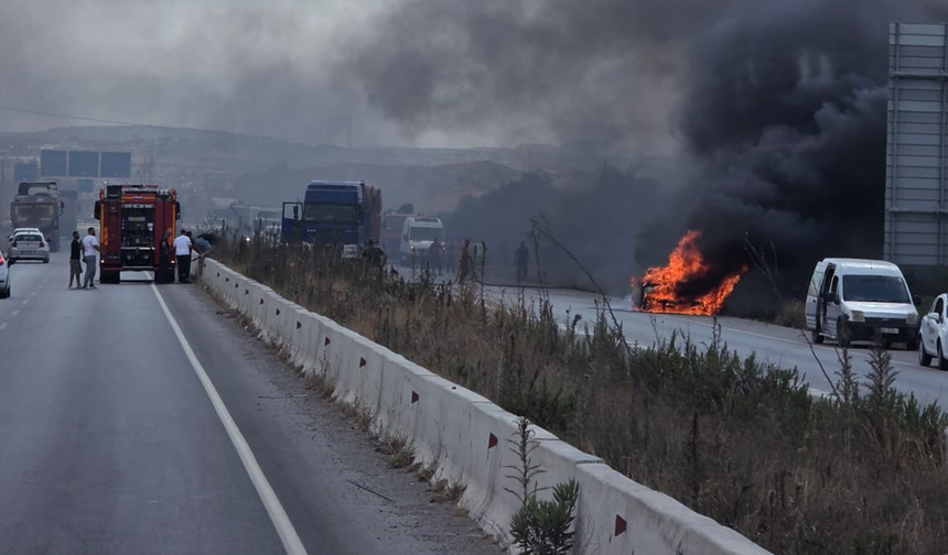Lefkoşa kuzey çevre yolunda araç yangını...