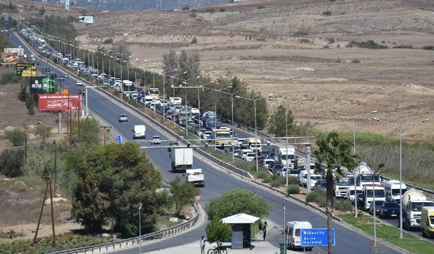 5 ton ve üzeri kamyonlara yönelik trafik kısıtlaması geçici olarak kaldırıldı
