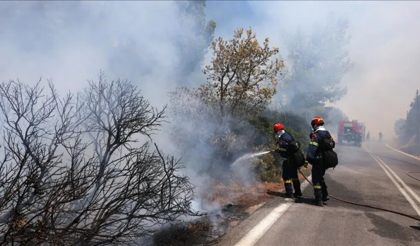 Yunanistan'da Yangın Nedeniyle Köy Boşaltıldı