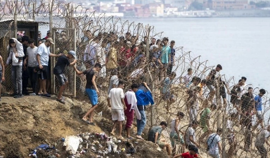 İspanya'ya geçen düzensiz göçmenlerden yaklaşık 69 bin 500'ü geri döndü: 67 kişi hayatını kaybetti