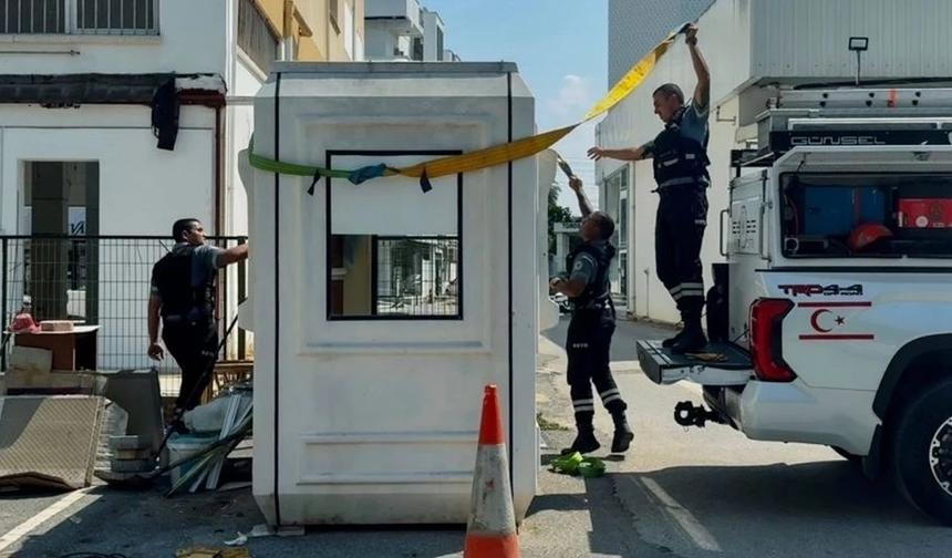 Dereboyu’nda paletlerin arasına sıkışan yavru kedi kurtarıldı