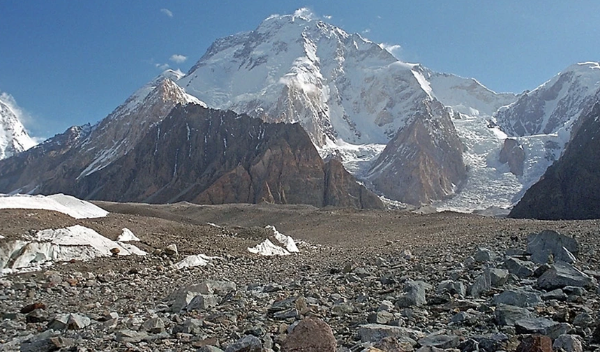 Broad Peak faciasında 5 dağcının daha cenazesi dağdan indirildi